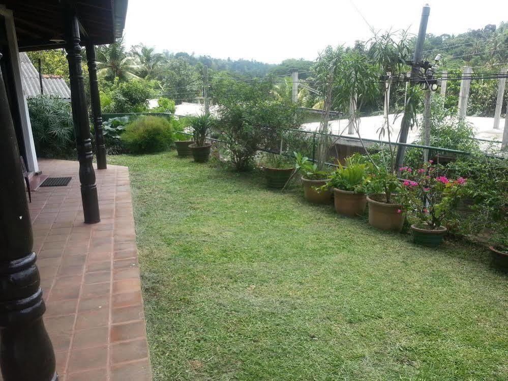Kandy Holiday Home Bagian luar foto