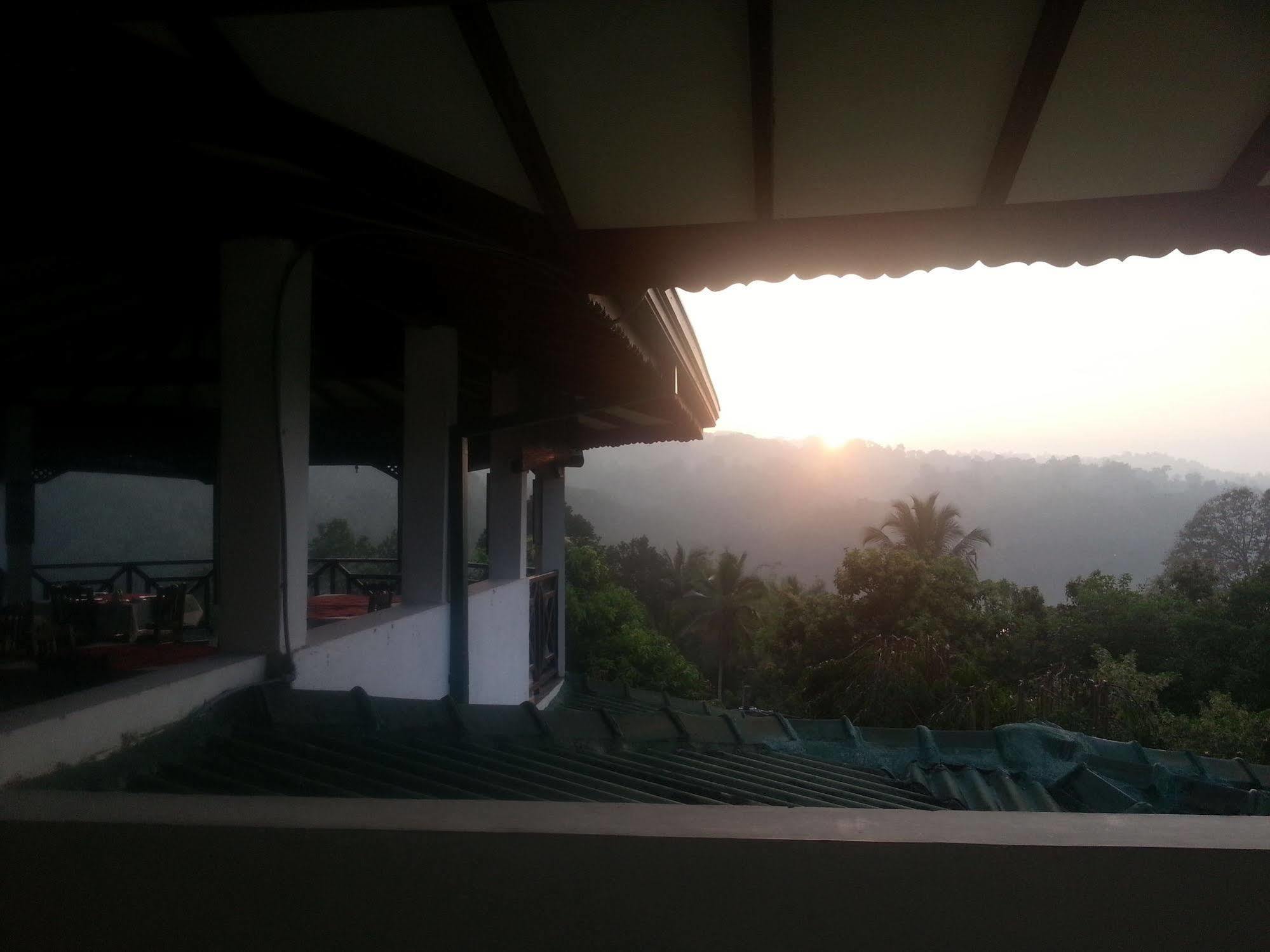 Kandy Holiday Home Bagian luar foto
